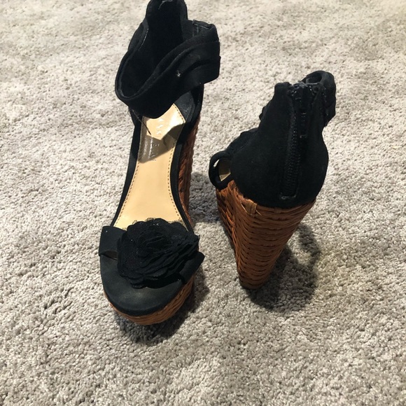 Gianni Bini Wedges - Picture 1 of 7